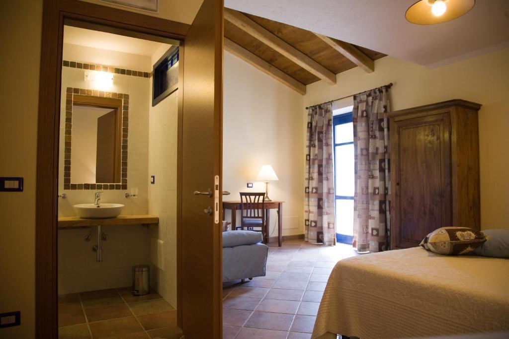 Agriturismo Bio-Ecologico Sant'Isidoro Roccaforte Mondovi Ruang foto